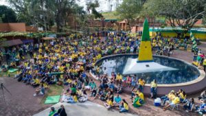 Marco das Três Fronteiras transmite jogos da Copa e promove programação especial em Foz do Iguaçu