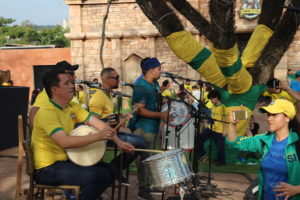 Marco das Três Fronteiras transmite jogos da Copa e promove programação especial em Foz do Iguaçu
